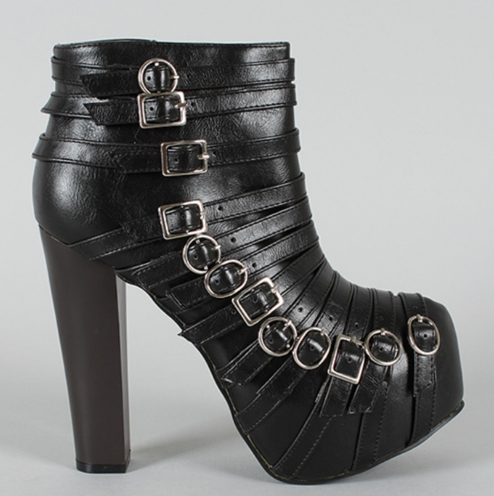 💣👠STRAPPY BUCKLE BLACK PLATFORM BOOTIES